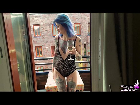 ❤️ Sjajna djevojka sisa gutljajem i strastveno jebe pod otvorenim nebom ️❌ Samo porno u pornografiji bs.oldsex.ru ﹏